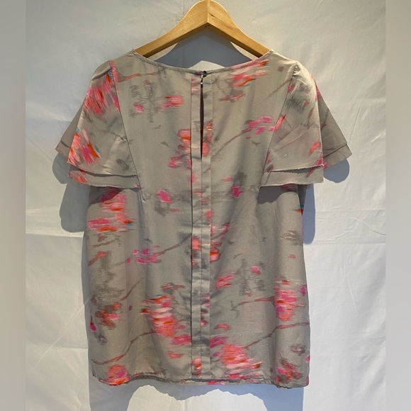 Banana Republic Watercolor Abstract Ruffle Sleeve Blouse Grey Pink, size L - Picture 5 of 6